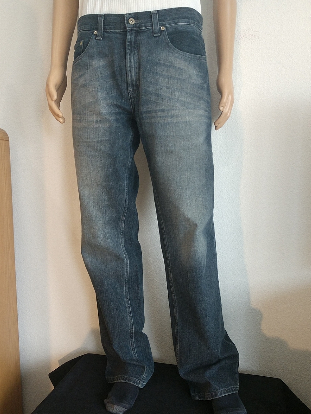 Axist Men's Relaxed-Fit Washed Blue Jeans 34 x 34